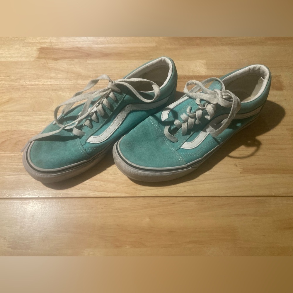 Vans green/mint color shoes in size: Men’s- 6 / women’s 7.5 in great used cond.
